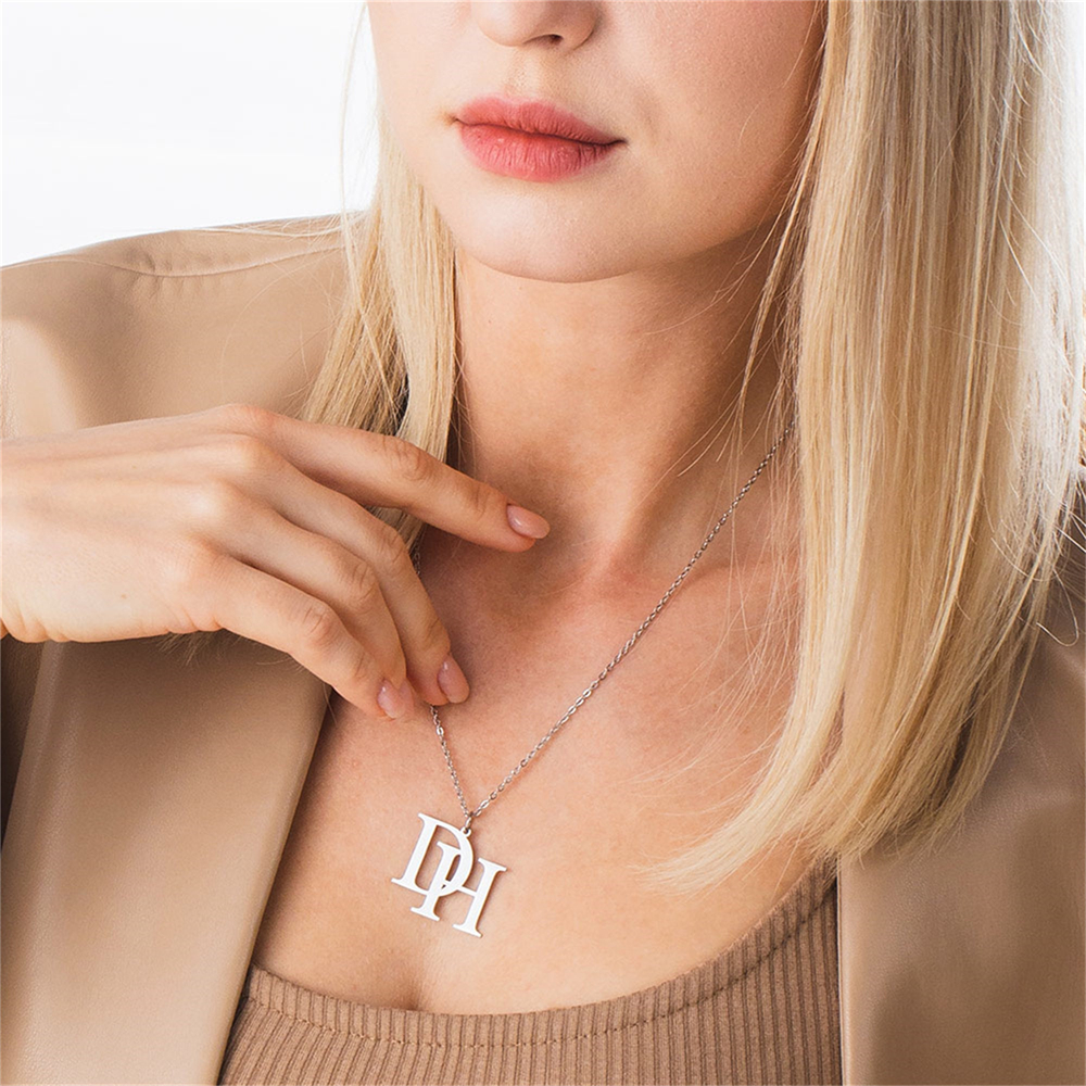 Couples Custom Initial Letter  - Birth Flower Necklace recension och pris