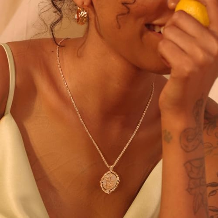 Fettero Gold Necklace for Wome - Birth Flower Necklace recension och pris